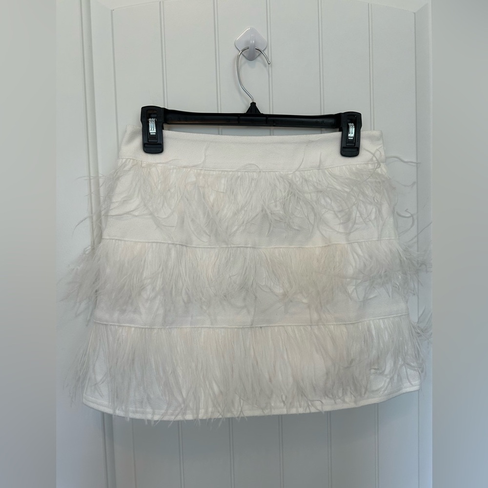 White feather mini skirt | Size: m